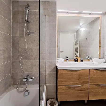 2b Near Vaugrenier Ac Terrace Sea View Swimming Pool Parking- Benakey *