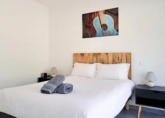 2b Near Vaugrenier Ac Terrace Sea View Swimming Pool Parking- Benakey