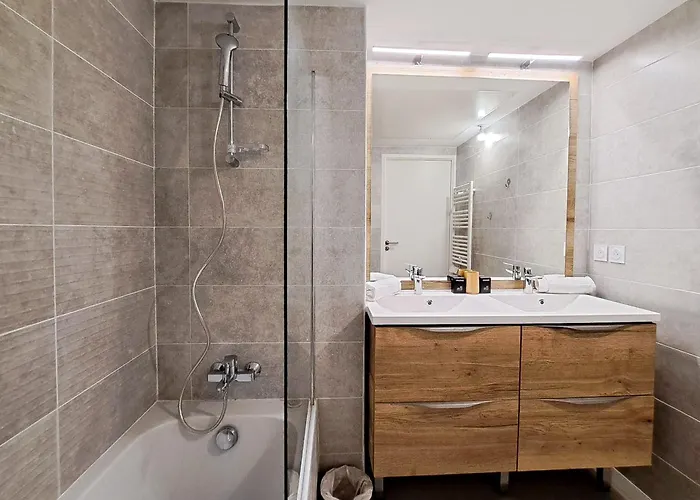 2b Near Vaugrenier Ac Terrace Sea View Swimming Pool Parking- Benakey Daire